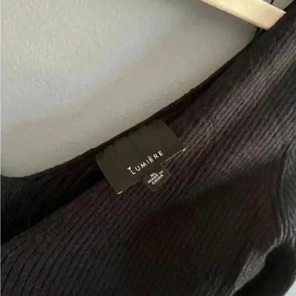 Lumiere Elegant Black V-Neck Long Sleeve Dress - Picture 4 of 4